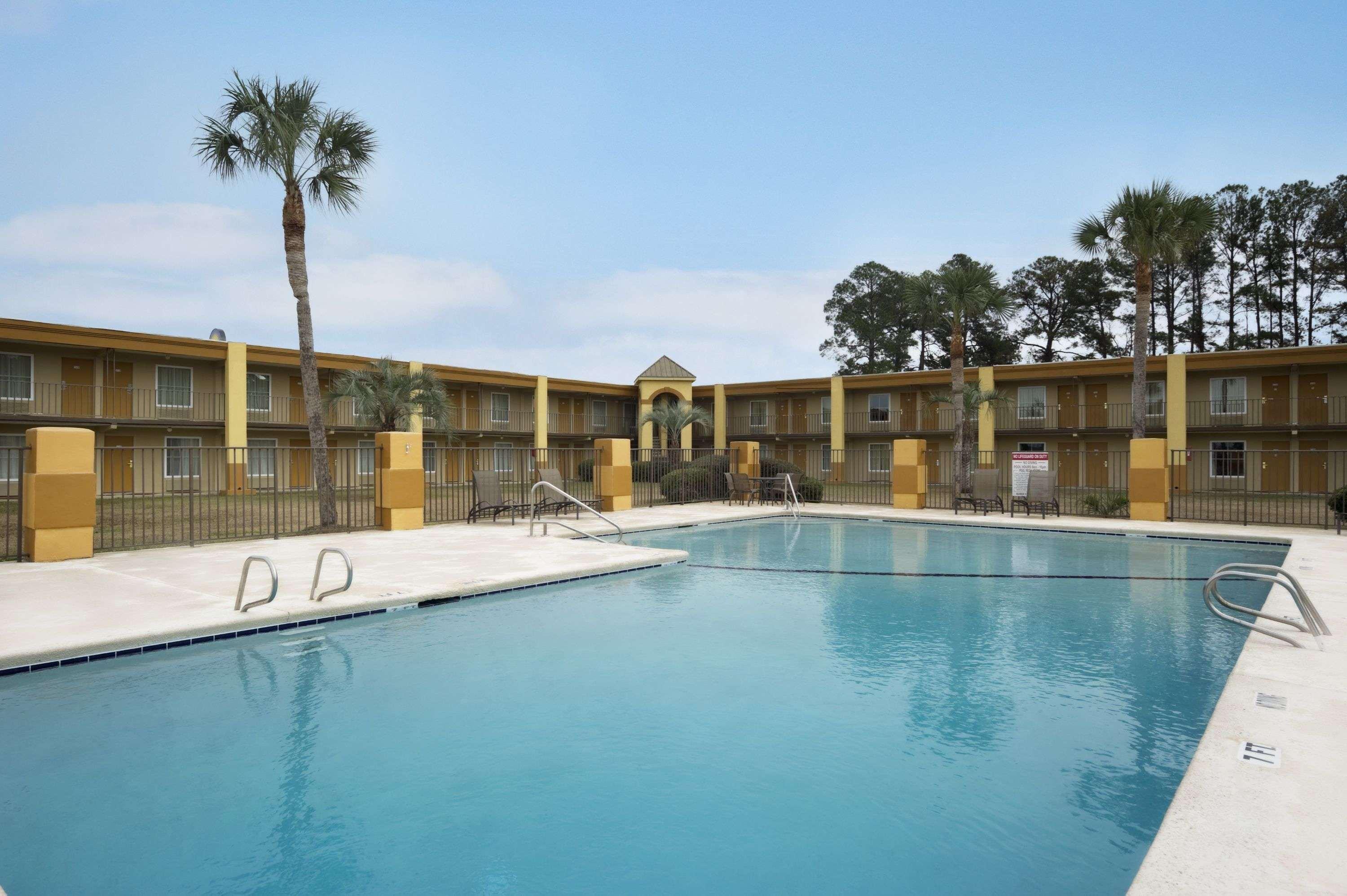 Days Inn By Wyndham Brunswick/St. Simons Area Exterior photo