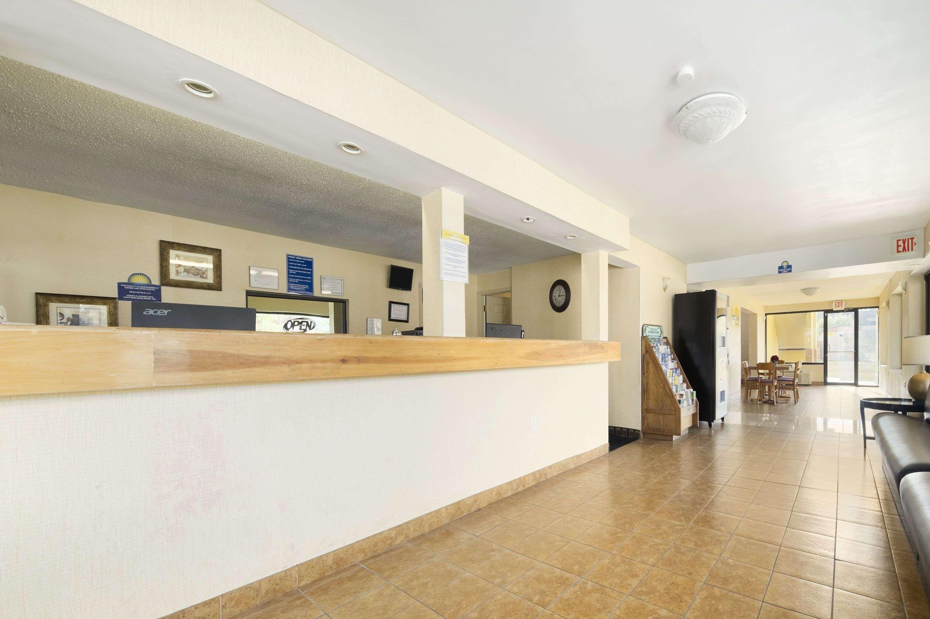 Days Inn By Wyndham Brunswick/St. Simons Area Exterior photo