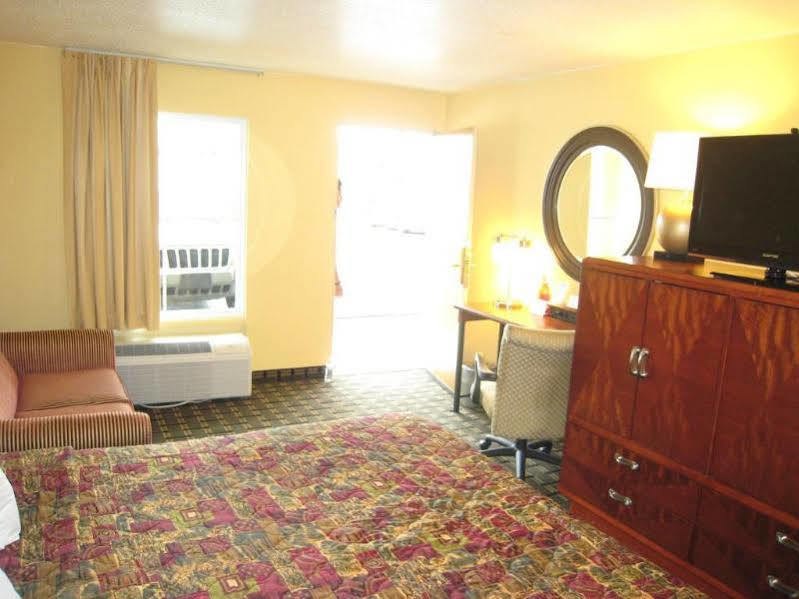 Days Inn By Wyndham Brunswick/St. Simons Area Exterior photo