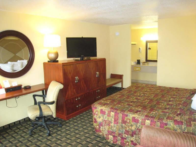 Days Inn By Wyndham Brunswick/St. Simons Area Exterior photo