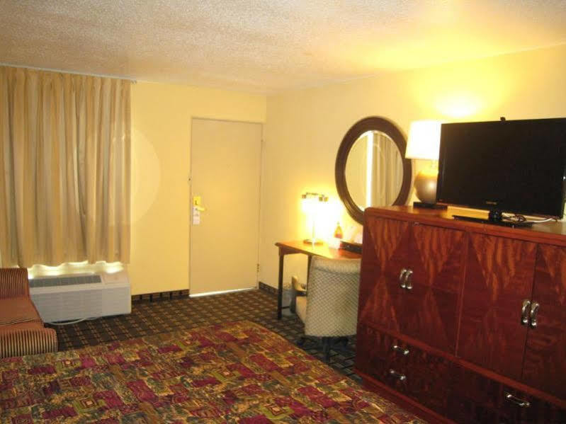 Days Inn By Wyndham Brunswick/St. Simons Area Exterior photo